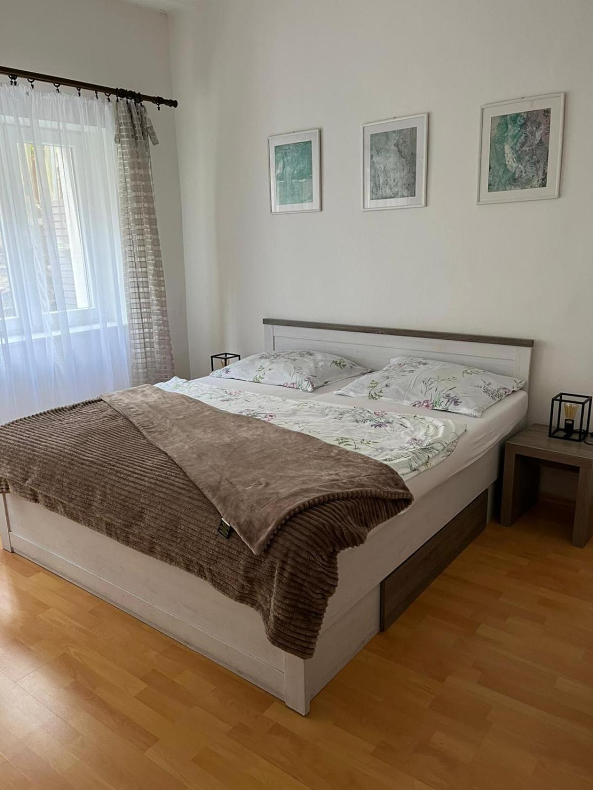 Apartman 825 亚希莫夫 外观 照片
